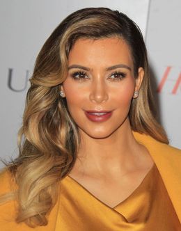 豊尻手術疑惑をかけられているキム・カーダシアン