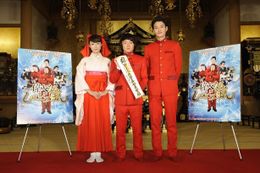 増上寺の安国殿でヒット祈願を行った深田恭子、濱田岳、岡田将生