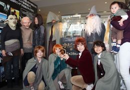 『ホビット 竜に奪われた王国』公開初日にコスプレイヤーが集結！