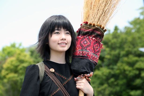 小芝風花が演じたのは、13歳の魔女見習い・キキ。ほうきと黒いワンピースがトレードマーク！