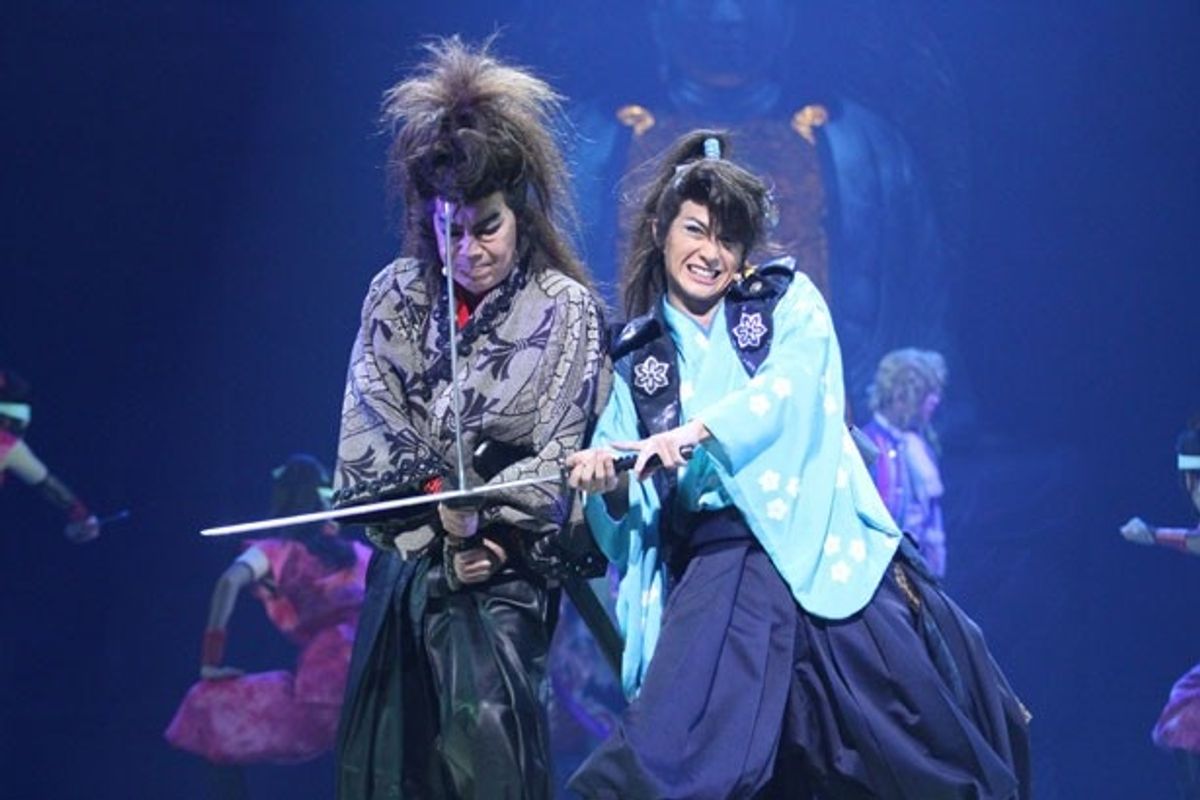 三浦春馬が歌とダンスで暴れまくる!「五右衛門ロック」の歴史が 三浦春馬が歌とダンスで暴れまくる!「五右衛門ロック」の歴史が