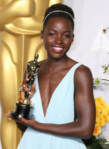 アカデミー賞で最も話題になった人はルピタ・ニョンゴ！