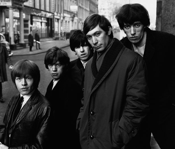 イギリスのロックバンド、ローリング・ストーンズのギタリストとして活躍中のキース(右)