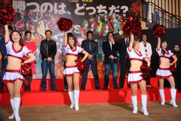 若々しい肉体で勝負！平成ライダーを応援するチアガールたち