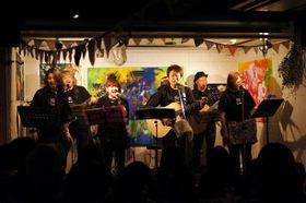 声優の井上和彦率いるユニット・声援団が東日本大震災から3年経った3月11日、都内でチャリティライブを開催