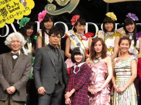 試写会に出席した(前列左から)小日向文世、GACKT、木村真那月、北川景子、優香、(後列左から)ももいろクローバーZの有安杏果、佐々木彩夏、百田夏菜子、玉井詩織、高城れに
