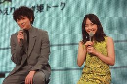 トイレから戻った綾野剛に笑顔で突っ込む井上真央