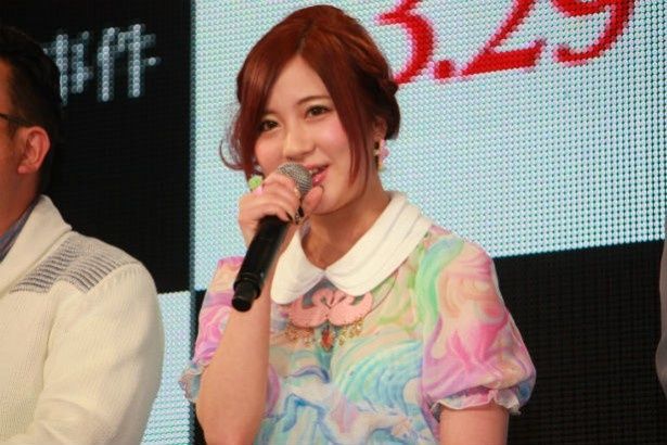 噂好きな美姫の同僚・満島栄美役の小野恵令奈