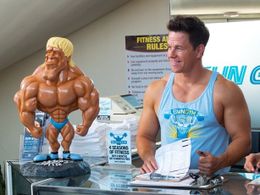 ボディビルダー顔負けの肉体改造に成功したマーク・ウォールバーグ