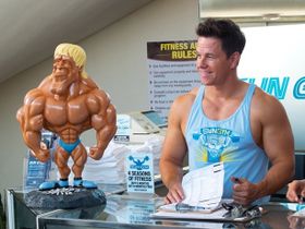 ボディビルダー顔負けの肉体改造に成功したマーク・ウォールバーグ