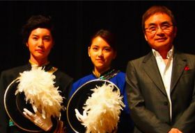 完成披露試写会で挨拶した桜田通、竹富聖花、西郷輝彦(写真左より)
