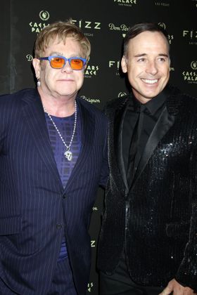 5月に結婚することがわかったエルトン・ジョンとデヴィッド・ファーニッシュ