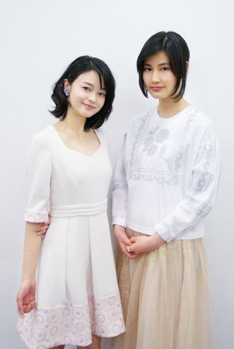 橋本愛と小林涼子が女子談義！ウジウジ男子は「胸ぐらつかんでも振り向かせます(笑)」