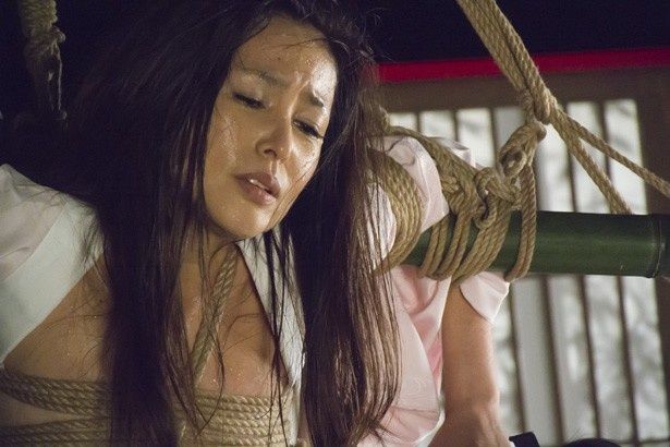 【写真を見る】官能を超えて神々しさすら漂う緊縛画像はこちらから