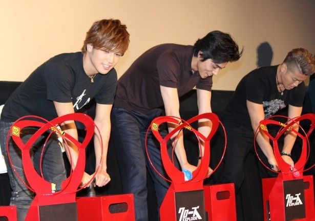 【写真を見る】東出昌大、KENZO、岩田剛典が風船割りで激突！果たして勝者は!?