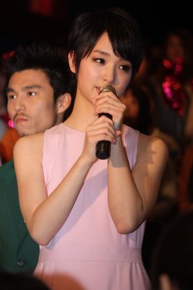 『L・DK』の初日舞台挨拶で感涙した剛力彩芽