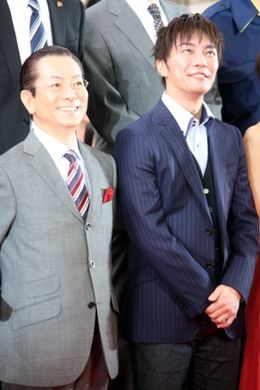 『相棒 劇場版III』のプレミアイベントに登壇した水谷豊と成宮寛貴