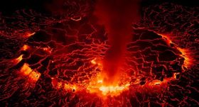 真っ赤に燃える溶岩が恐ろしくも美しい