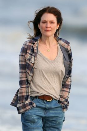 53歳になったジュリアンが官能的な表情で魅せる！