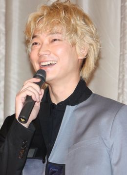 綾野剛が主演映画『そこのみにて光輝く』の初日舞台挨拶に登壇