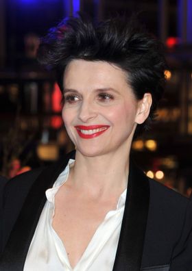 ビノシュがオスカー像を交換してもらっていた！