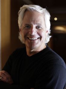 「X-ファイル」のプロデューサー、監督、脚本家のクリス・カーター監督