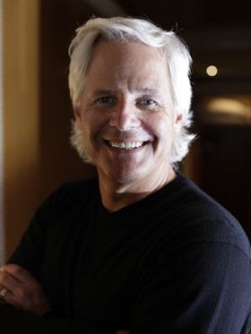 「X-ファイル」のプロデューサー、監督、脚本家のクリス・カーター監督