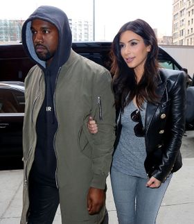 挙式を行うキム・カーダシアンとカニエ・ウェスト