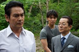 絶海の孤島で捜査を繰り広げる右京(水谷豊)とカイト(成宮寛貴)