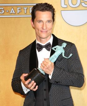 アザラシを棒でつつく子どもたちを注意していたマシュー