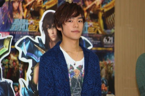 アンドロメダ瞬役の岡本信彦