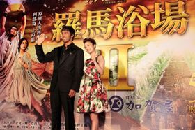 台湾での初日プレミアイベントに登壇した阿部と上戸。2人は中国語でのあいさつも披露！