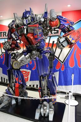 オプティマスの声に玄田哲章の起用がアナウンスされると会場からは大きな歓声が！