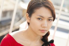 大きな瞳と憂いを秘めた表情も魅力的な二階堂ふみ