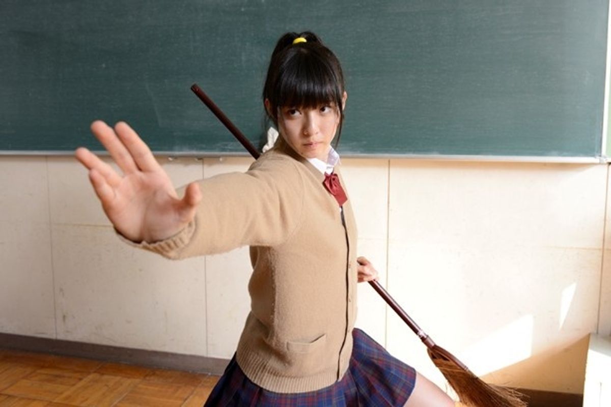 女子高生   露出 イチゴ柄のパンツが丸見え！高身長美少女の本格バトル映像を公開！｜最新の映画ニュースならMOVIE WALKER PRESS