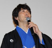 佐々木蔵之介が袴姿で『超高速！参勤交代』をアピール！