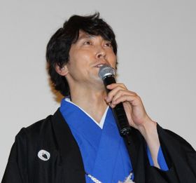 佐々木蔵之介が袴姿で『超高速！参勤交代』をアピール！