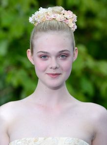 エル・ファニングはキャサリン王妃と再従姉妹！