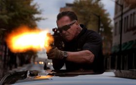 シュワちゃんがDEA(麻薬取締局)最強チームのリーダーで父親的存在でもある捜査官に！