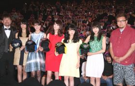 佐藤二朗、山本美月、藤井美菜、桐谷美玲、高畑充希、有村架純、福田雄一監督(写真左から)