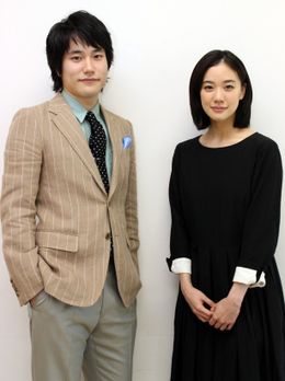 『春を背負って』の松山ケンイチと蒼井優にインタビュー
