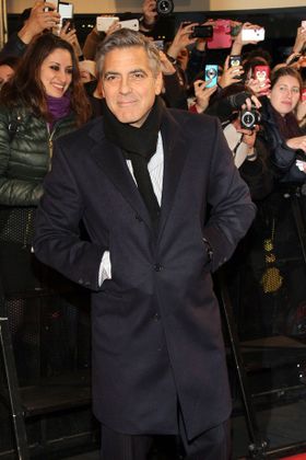 ジョージのバチェラーパーティはストリップバーで開催予定？