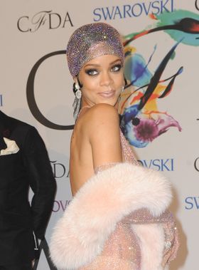 リアーナがクリスとデートしたのはジェイ・Zのため？