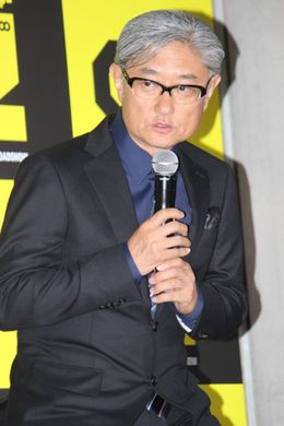 前作に続いて監督を務めた堤幸彦