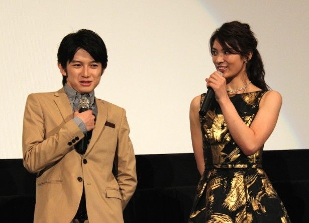 秋元才加と本郷奏多がダブル主演を務める