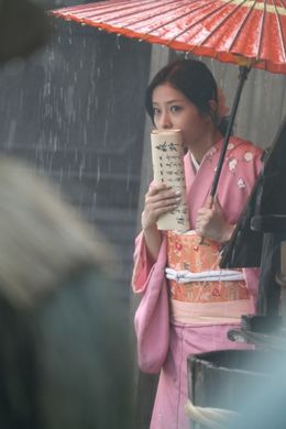 幕末の江戸にタイムスリップしてしまう高校教師を演じた石原さとみ