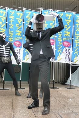 夏休み映画を盛り上げるために“カメラ男”が仮出所！