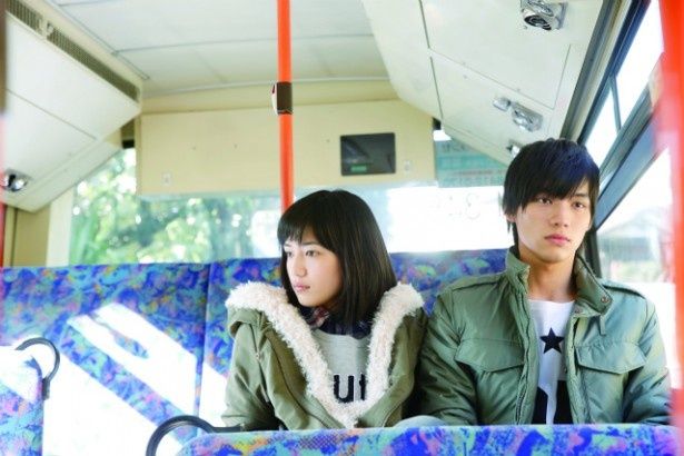 友達も彼氏もいない橘めい(川口春奈)が、モテ男・黒沢大和(福士蒼汰)と恋に落ちる