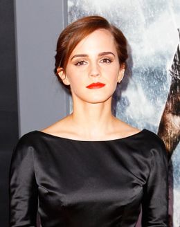 亡くなった英国人俳優デイブ・レジェノを追悼したエマ