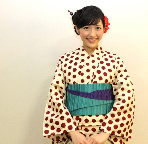 AKB48渡辺麻友がキュートな浴衣姿で登場！